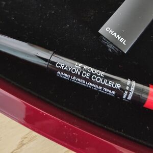 BRAND new, never used Chanel Le Rouge Crayon de Couleur No.5 Rouge